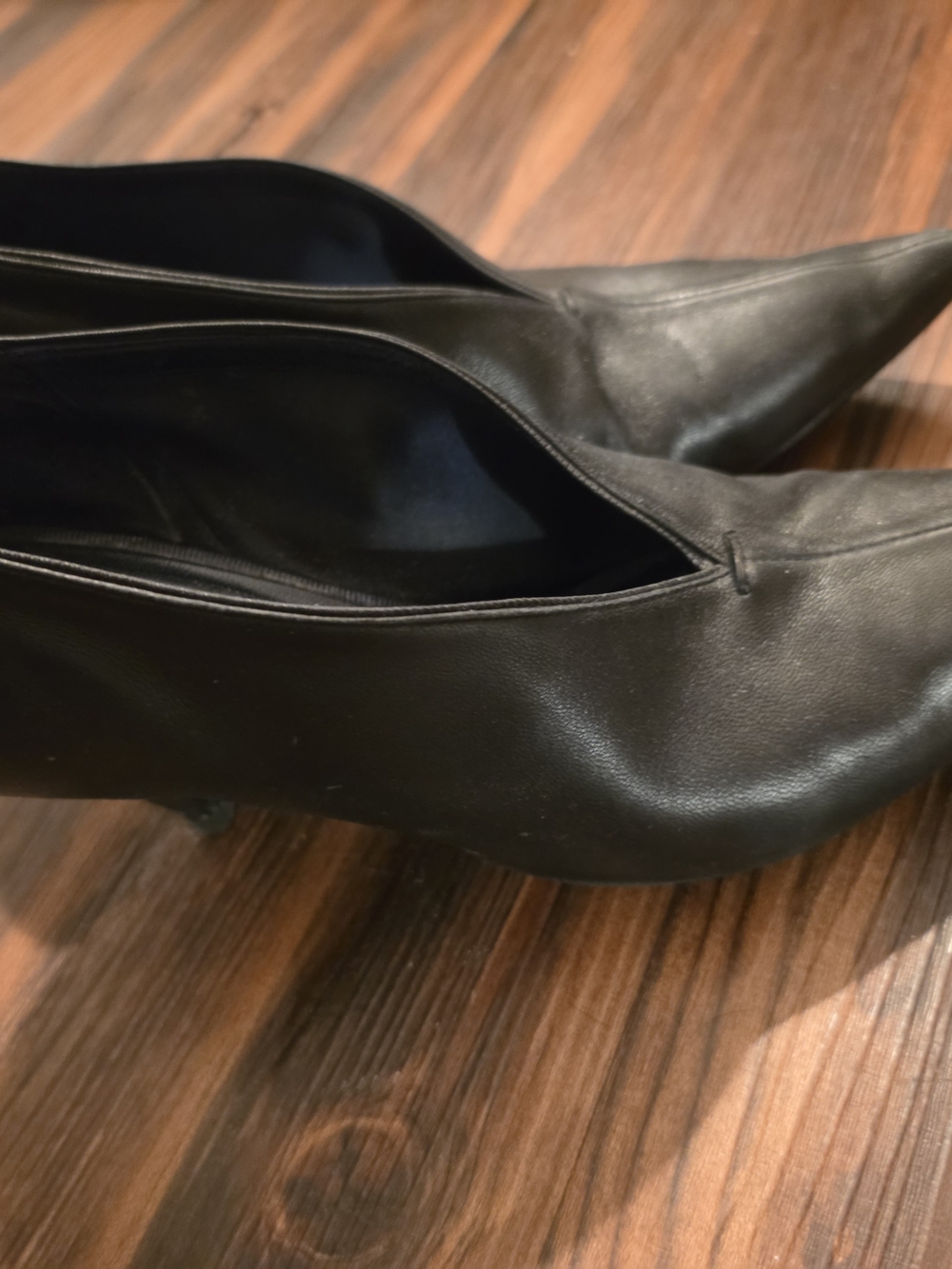 Classic Pointed Toe Women's Flats - Black - Picture 8 of 9